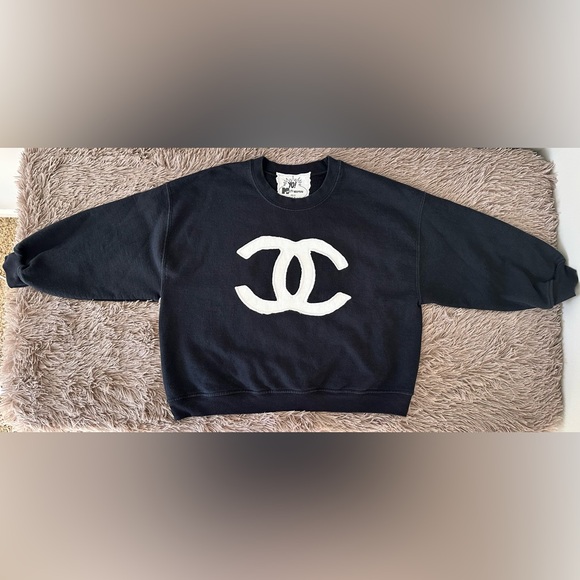 Yo Mama’s Bootleg CC Chanel Logo Sweatshirt - Picture 2 of 5